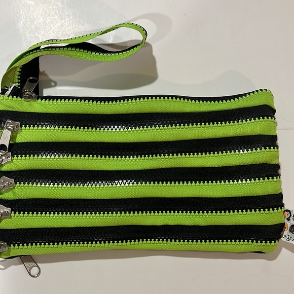 Zippered wristlet-clutch - Picture 2 of 10